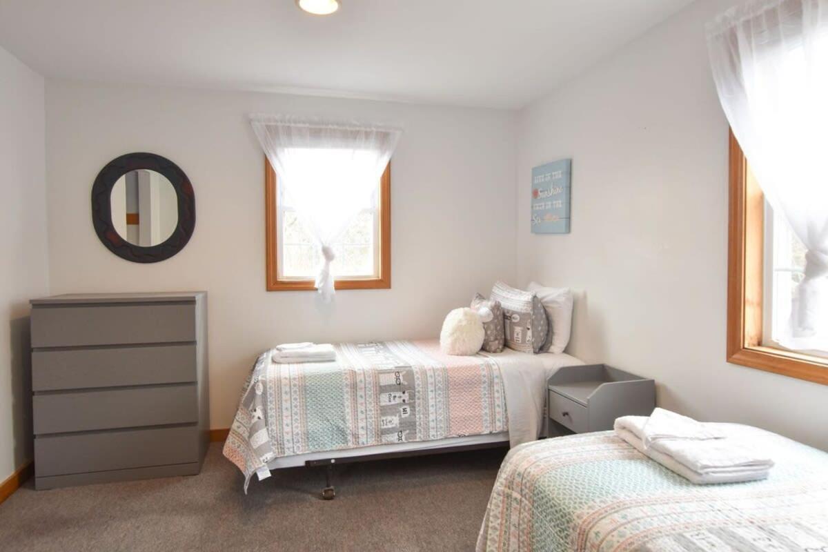 12216 - Beautiful Views Of Cape Cod Bay Access To Private Beach Easy Access To P-Town Truro Eksteriør billede