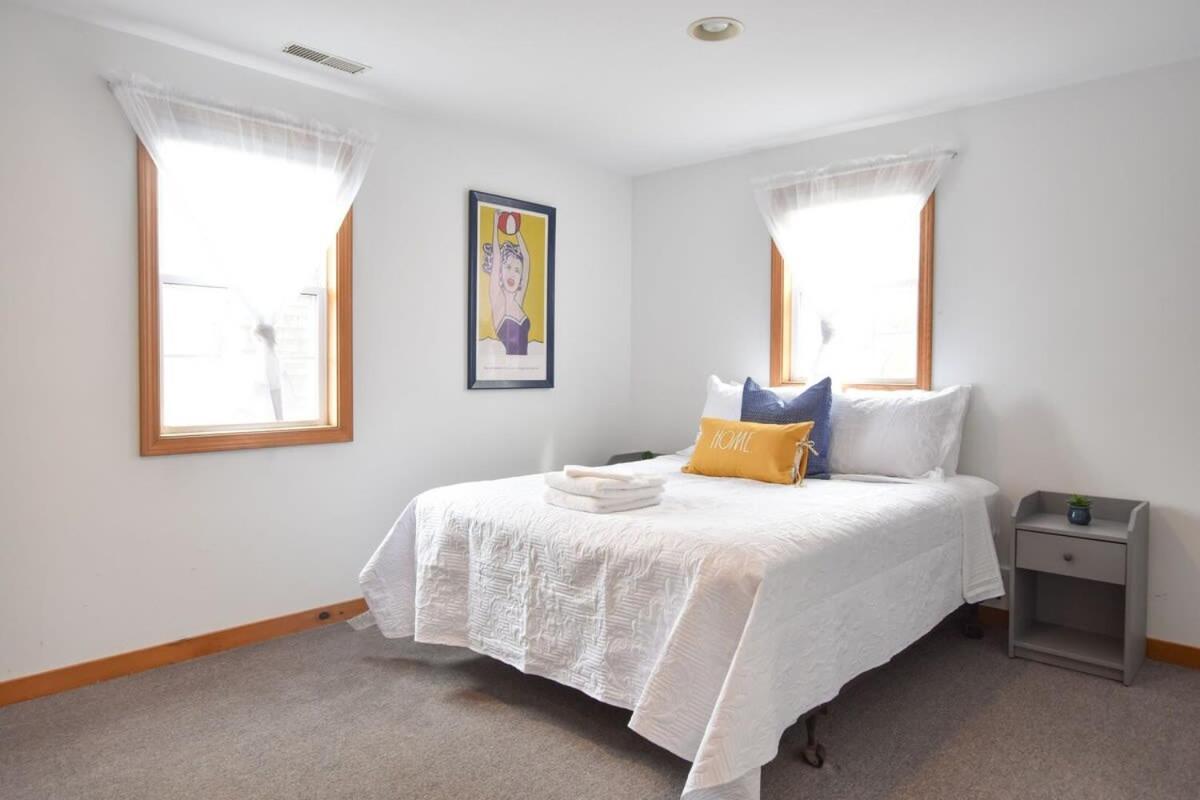 12216 - Beautiful Views Of Cape Cod Bay Access To Private Beach Easy Access To P-Town Truro Eksteriør billede