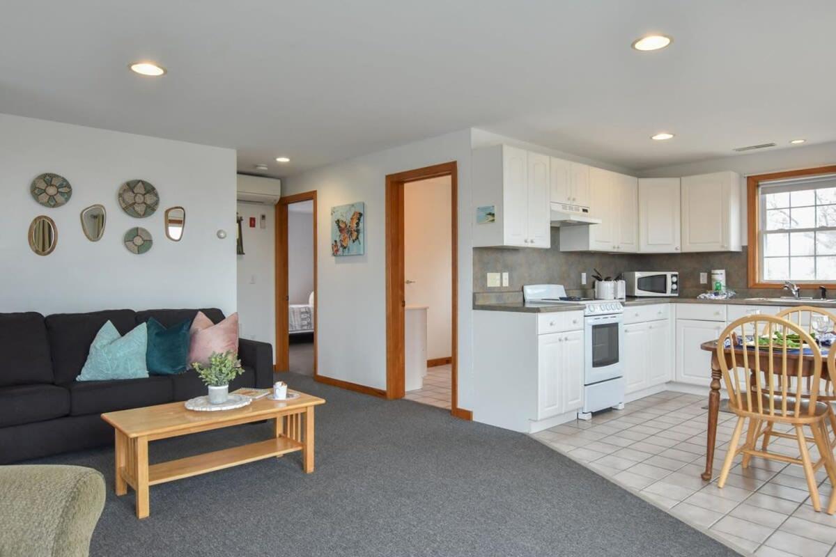 12216 - Beautiful Views Of Cape Cod Bay Access To Private Beach Easy Access To P-Town Truro Eksteriør billede
