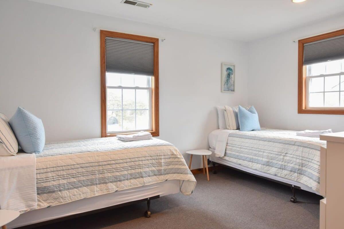 12216 - Beautiful Views Of Cape Cod Bay Access To Private Beach Easy Access To P-Town Truro Eksteriør billede