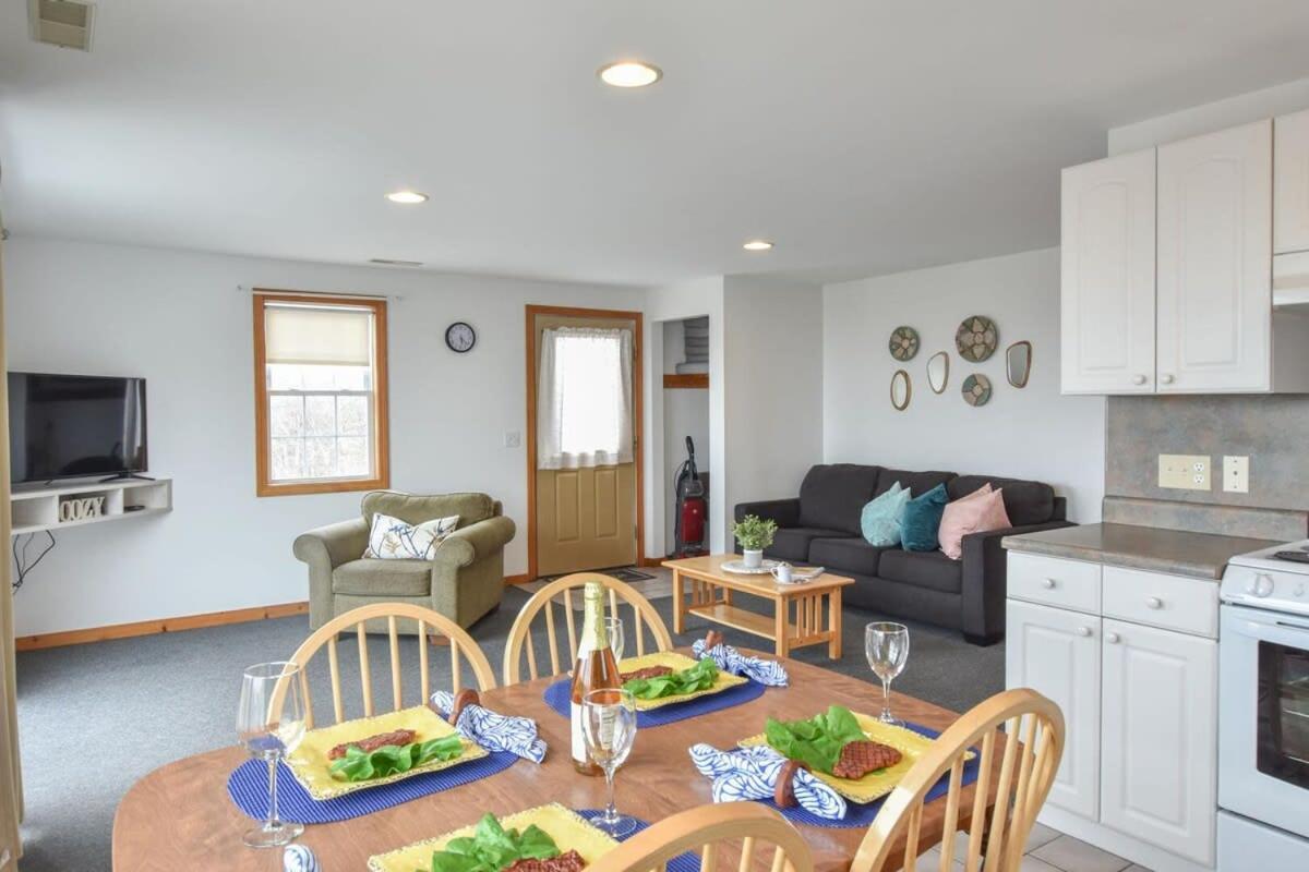 12216 - Beautiful Views Of Cape Cod Bay Access To Private Beach Easy Access To P-Town Truro Eksteriør billede