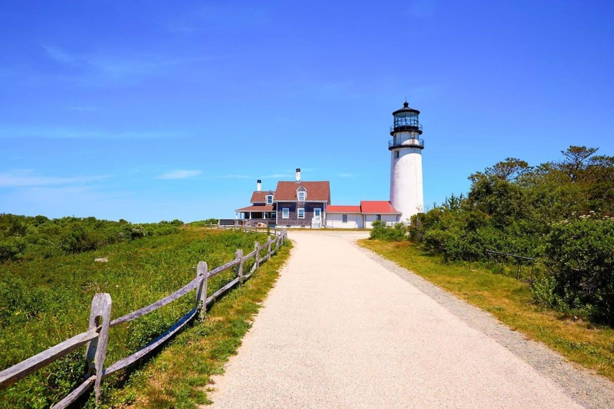 12216 - Beautiful Views Of Cape Cod Bay Access To Private Beach Easy Access To P-Town Truro Eksteriør billede